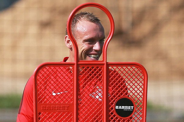 Глушаков вспомнил свой гол «Марибору», правда в футболке «Локомотива»