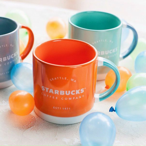 Счастливые дни в Starbucks: заглядывайте на распродажу кружек и тамблеров во всех кофейнях 