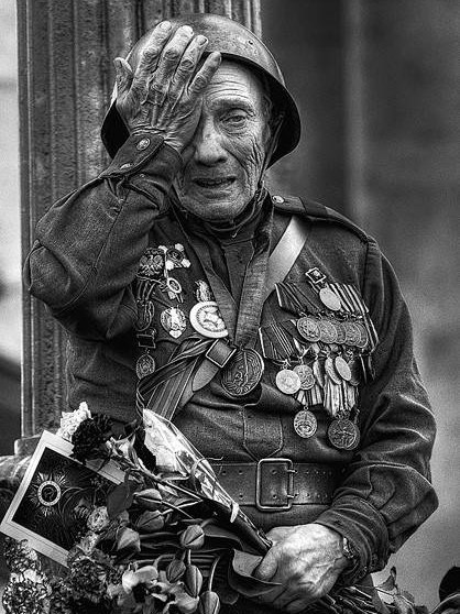 8 мая 1945 года подписан окончательный Акт о безоговорочной капитуляции Германии, а 9 мая объявлен Днем Победы! 