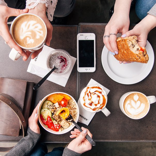 Идеальный обед: ароматный кофе, постное меню и истории друзей.