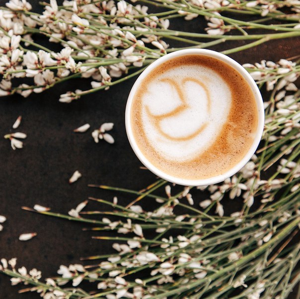 По-весеннему яркий: подчеркните цветочно-ягодные нотки вашего Латте на зернах #ТриРегиона малиновым сиропом.  #СекретноеМеню