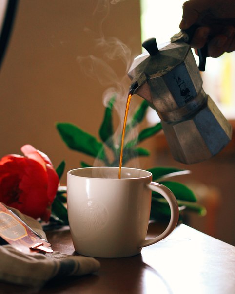 #StarbucksReserve Nicaragua La Roca — кофе родом из высокогорного района Никарагуа, где плодородная вулканическая почва и густые тропические леса создали уникальные природные условия для произрастания кофе. Эти зёрна легко узнать благодаря потрясающему цветочному аромату гибискуса и фруктовой сладости красной сливы. Попробуйте Nicaragua La Roca в наших резервных кофейнях