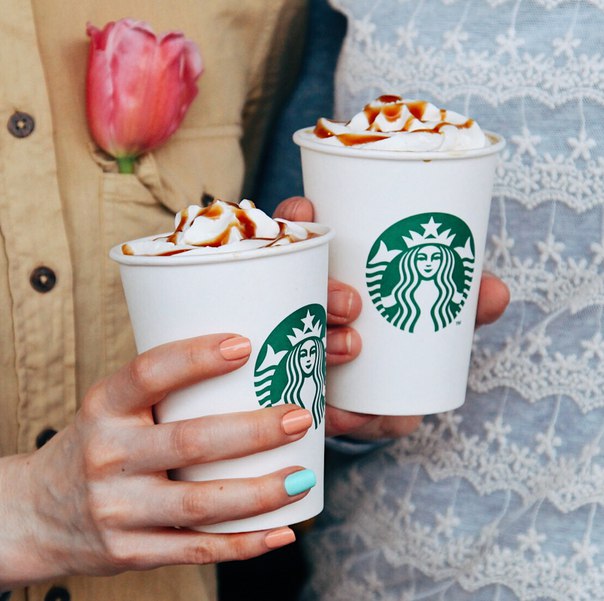 Взбитые сливки в компании карамельного соуса в вашем любимом #ЖженаяКарамельЛатте