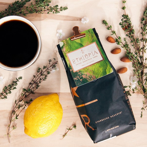 Невероятное сочетание ароматов лимона, нуги и жасмина: #StarbucksReserve Ethiopia Kayon Mountain Farm выращивается на высоте 1900-2100 метров в тени деревьев уникальной фермы, где вывели особенную фамильную Типику. Попробовать этот удивительный кофе можно в пяти кофейнях России 