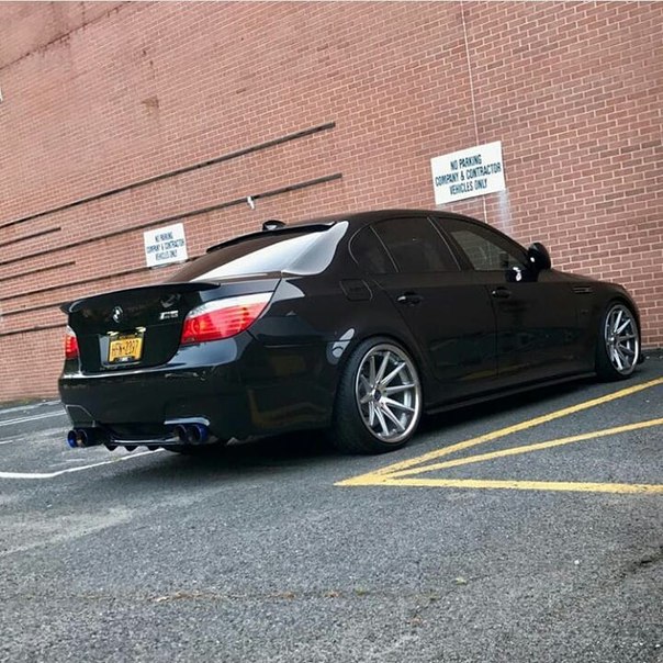 Black Monster #BMW V10  M5