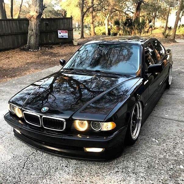 #BMW 750li (E38)