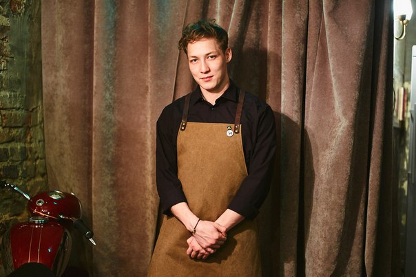 Кенан Ассаб, шеф-бартендер: «Вместо того, чтобы строго следовать классике и классическому подходу в приготовлении напитков, молодые бармены делают просто безумные вещи, и это прекрасно.» 