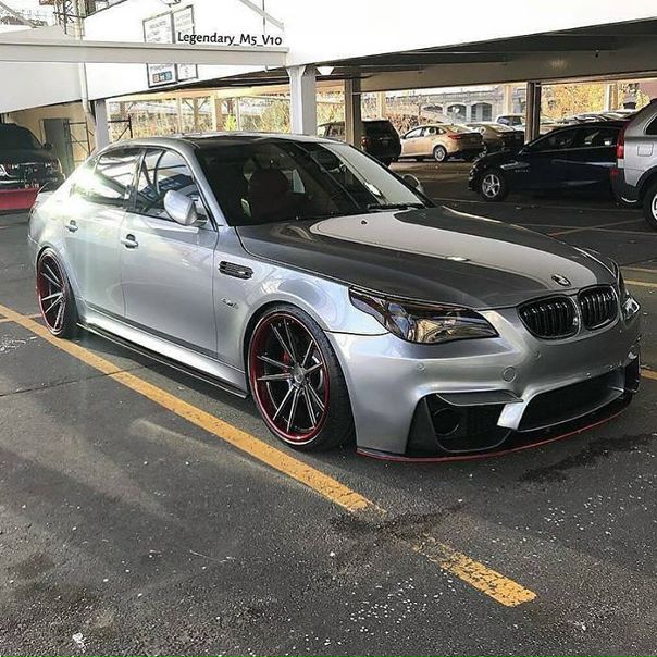 #BMW M5 E60 v10 