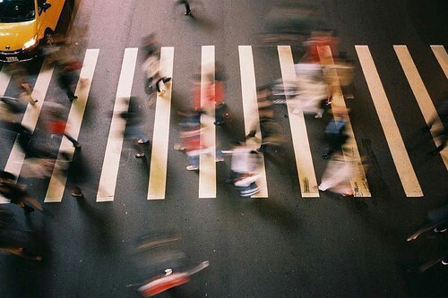 Днем кажется, что близких миллион, 