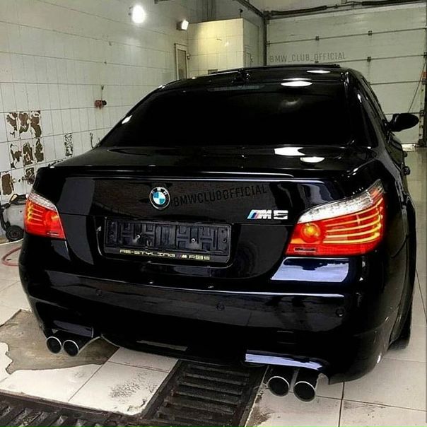 #BMW E60 M5 