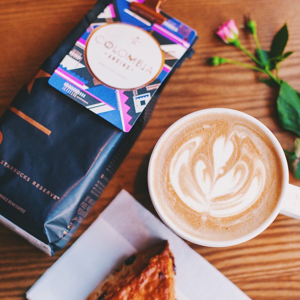 Когда хочется удивить свою вторую половинку  #StarbucksReserve Colombia Andino с цветочным ароматом и нотками черного чая.